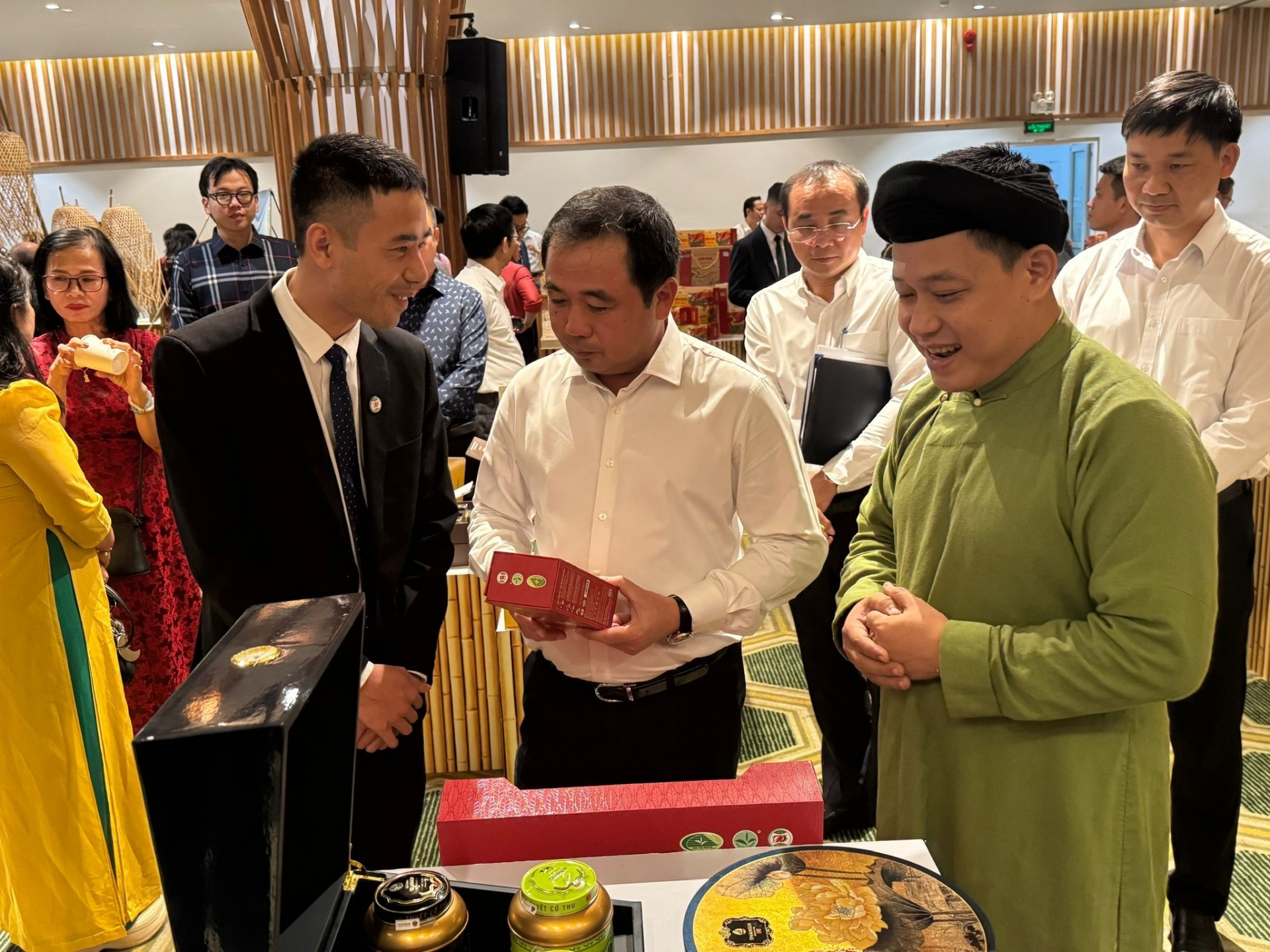 Từ búp trà non Tân Cương đến chuẩn OCOP 5 sao cấp quốc gia Từ búp trà non Tân Cương đến chuẩn OCOP 5 sao cấp quốc gia