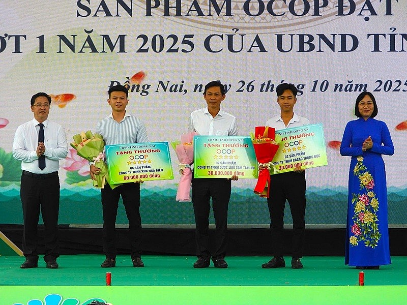 Tỉnh Đồng Nai vinh danh 3 chủ thể đạt OCOP 5 sao năm 2025 Tỉnh Đồng Nai vinh danh 3 chủ thể đạt OCOP 5 sao năm 2025