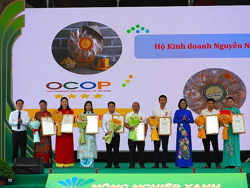 Địa phương trao chứng nhận cho 52 sản phẩm OCOP đạt công nhận đợt 1 năm 2025 Địa phương trao chứng nhận cho 52 sản phẩm OCOP đạt công nhận đợt 1 năm 2025