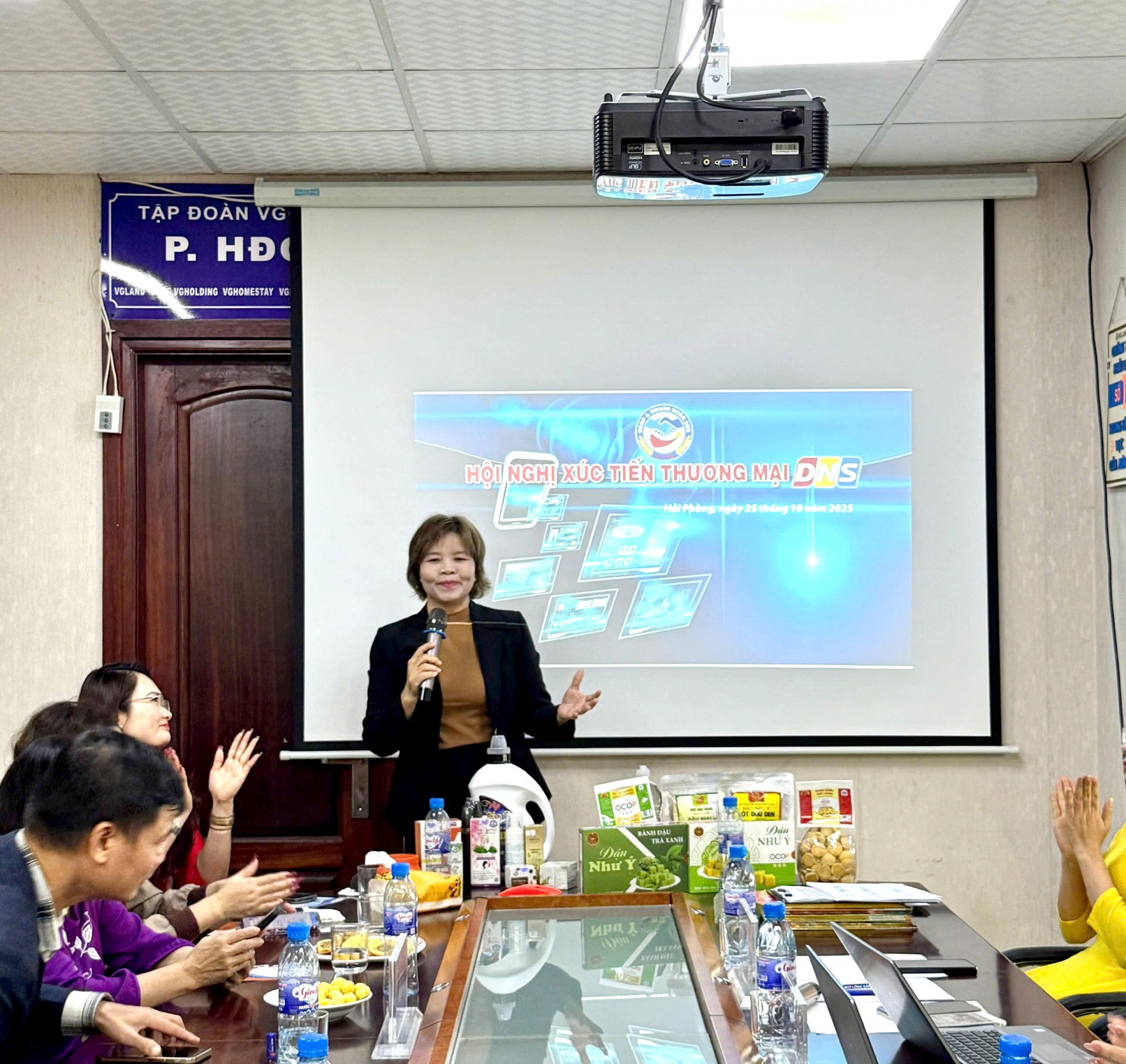 Bà Nguyễn Thị Hoa Quế – Giám đốc Chiến lược và Truyền thông DNS phát biểu về tôn chỉ hoạt động và định hướng 