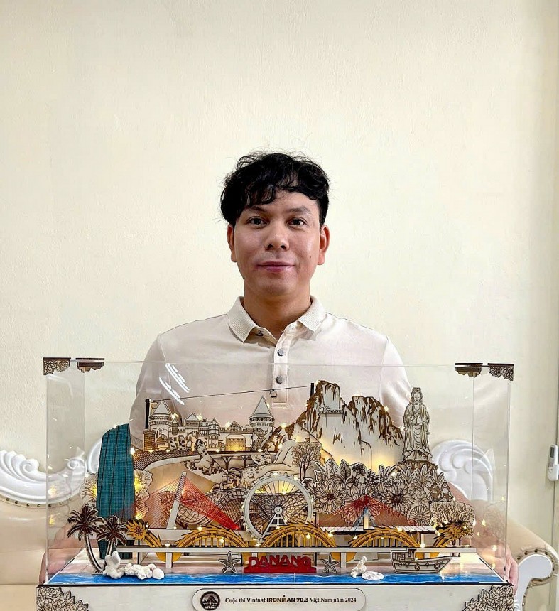 Anh Nguyễn Văn Bính phát triển doanh nghiệp dựa trên nền tảng kết hợp hài hoà giữa tinh hoa thủ công truyền thống và kỹ thuật chế tác hiện đại Anh Nguyễn Văn Bính phát triển doanh nghiệp dựa trên nền tảng kết hợp hài hoà giữa tinh hoa thủ công truyền thống và kỹ thuật chế tác hiện đại