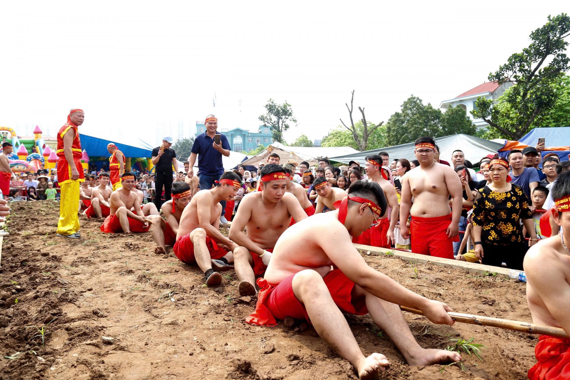 Phường Long Biên rộn ràng chuẩn bị kỷ niệm Lễ hội Kéo co ngồi Trấn Vũ 10 năm trở thành di sản nhân loại