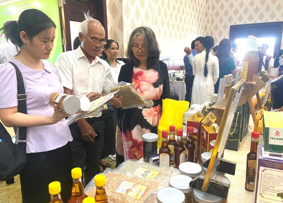 Lan tỏa giá trị đặc sản biển qua chuỗi sản phẩm OCOP Lan tỏa giá trị đặc sản biển qua chuỗi sản phẩm OCOP