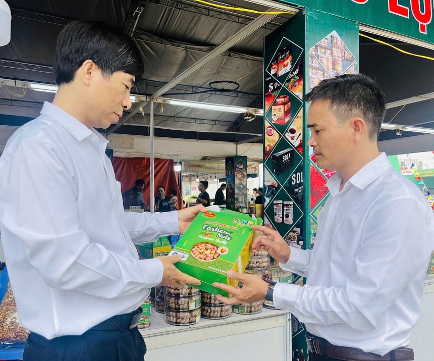 Hạt điều Như Hoàng - Từ trăn trở mùa vụ đến thương hiệu OCOP Hạt điều Như Hoàng Từ trăn trở mùa vụ đến thương hi