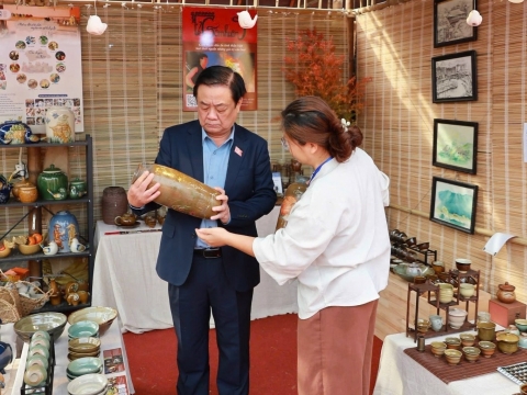 gom ngoc phu lang toa sang tai festival lang nghe quoc te hoang thanh thang long 2025