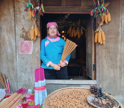 huong thao moc cua nghe nhan nguoi giay vu thi xin tinh hoa nui rung giua may ngan sapa