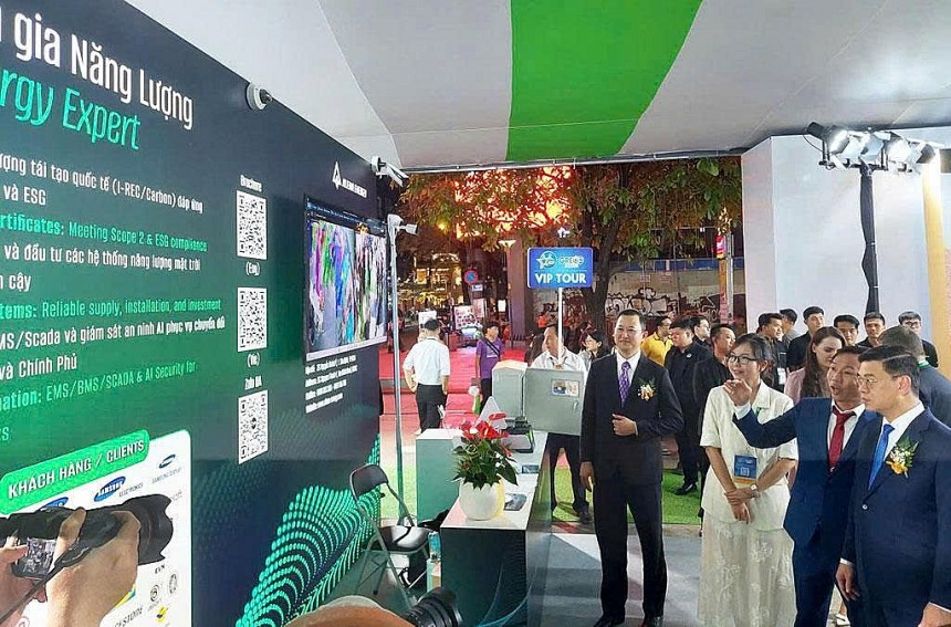 Đại diện Alena Energy chia sẻ với PV về tính ứng dụng các sản phẩm của hãng vào đa dạng lĩnh vực, bao gồm nông nghiệp