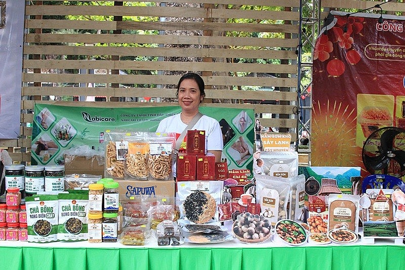 Sôi nổi hoạt động kết nối giao thương tại OCOP TP. HCM năm 2025 Sôi nổi hoạt động kết nối giao thương tại OCOP TP. HCM năm 2025