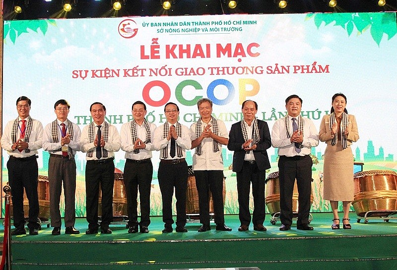 Nhân dịp buổi lễ, Ban tổ chức cũng phát động quyên góp ủng hộ, chia sẻ khó khăn cùng đồng bào miền Trung