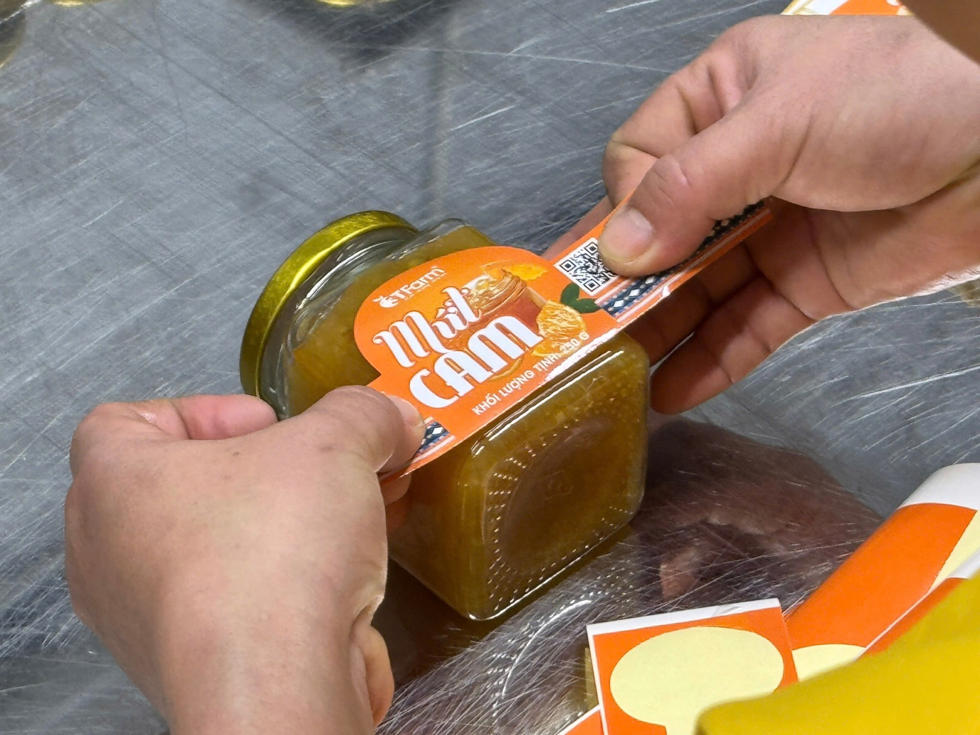 Mứt cam 3T Farm: Giữ trọn tinh hoa từ đất cam Cao Phong Mứt cam 3T Farm: Giữ trọn tinh hoa từ đất cam Cao Phong