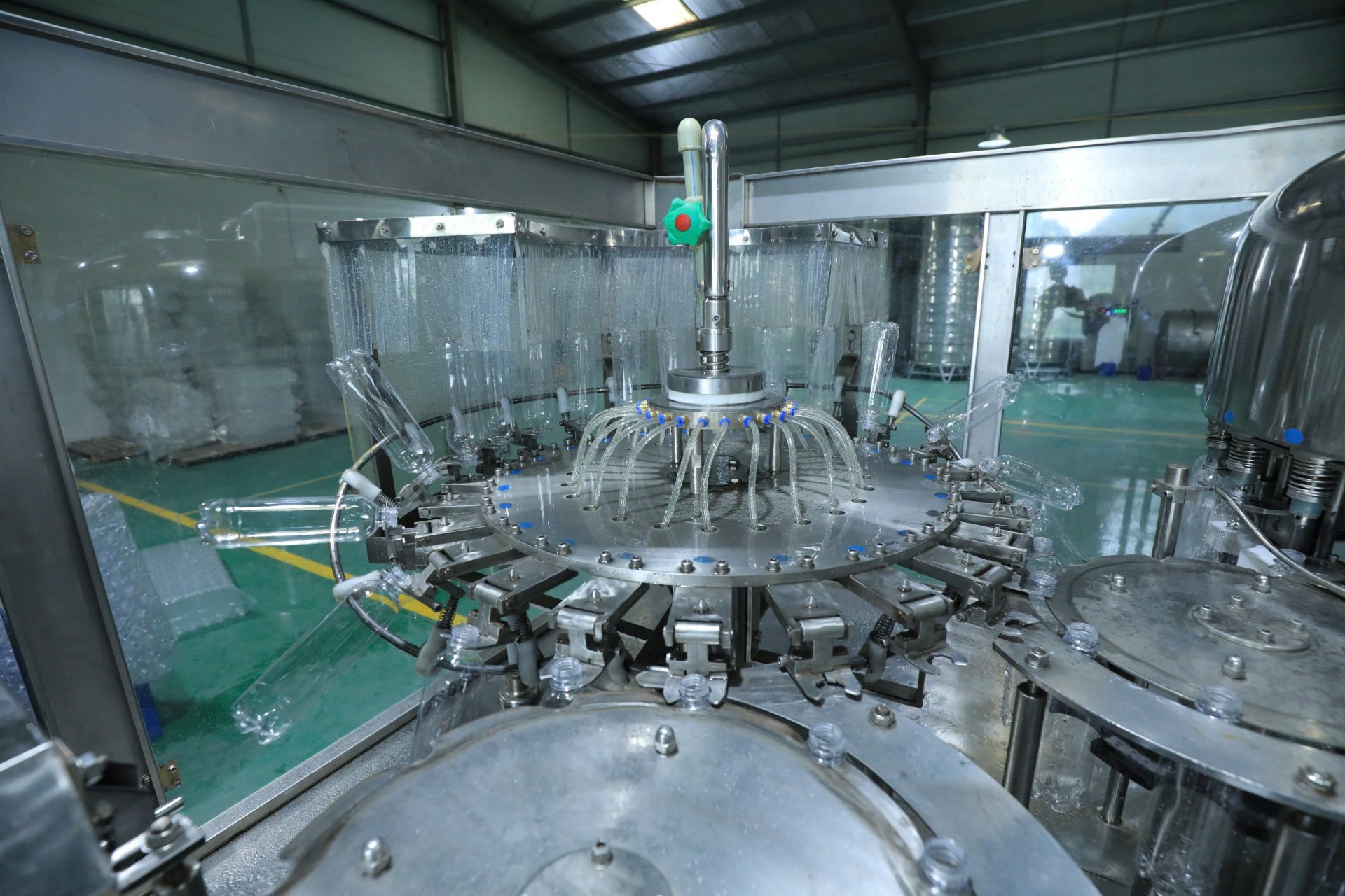 Nước khoáng Kim Bôi: Quà tặng tinh khiết từ lòng núi Mường Động