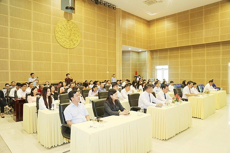 Sức hấp dẫn từ đề tài “làng nghề truyền thống” lan tỏa mạnh mẽ, thu hút cả những học sinh, giáo viên từ các trường học