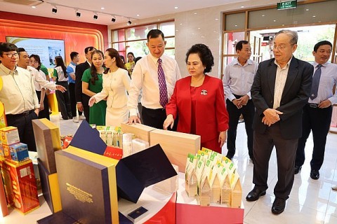 tphcm khai mac tuan le ket noi giao thuong nganh luong thuc thuc pham nam 2025