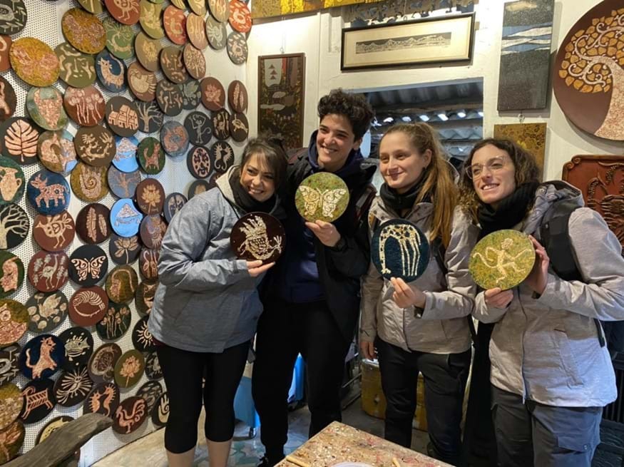 Tại triển lãm, các không gian trưng bày, trình diễn nghề... được bố trí khoa học