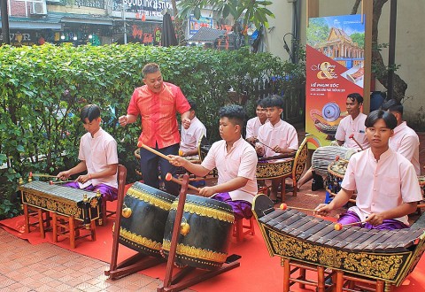 nghe nhan giu tieng ngu am khmer
