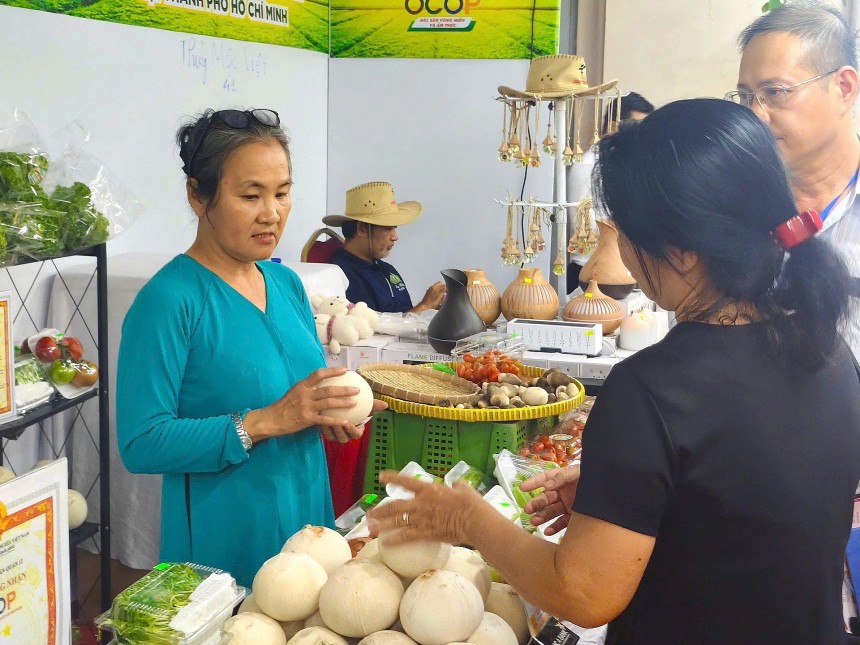 Khai mạc Hội chợ “OCOP đặc sản vùng miền và ẩm thực” tại TP. HCM