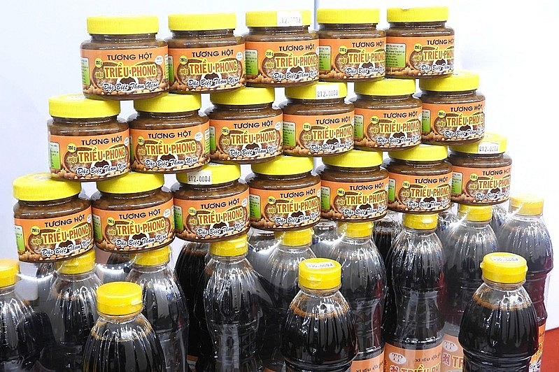 Tương hội đạt chứng nhận OCOP từ Cơ sở sản xuất nước chấm Triều Phong - thương hiệu nước tương (xì iếu), vốn nổi tiếng lâu đời tại Vĩnh Châu (Sóc Trăng)