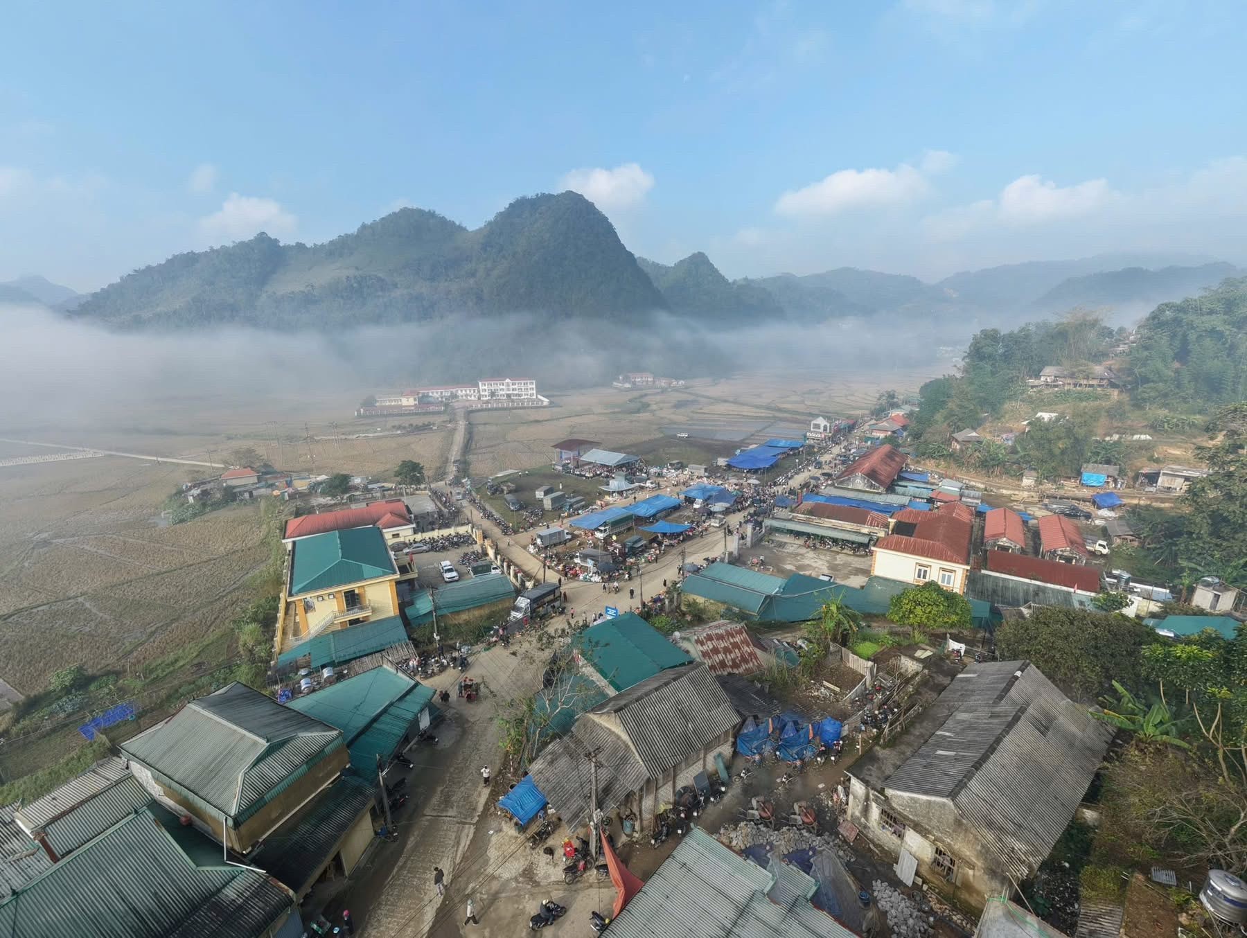 Săn mây trên “nóc nhà” xứ Mường Bi