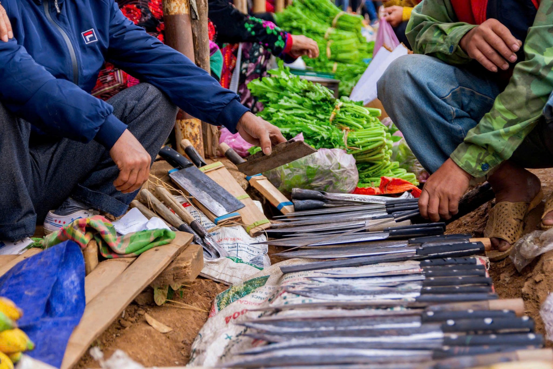 Giữ lửa nghề rèn của người Mông ở vùng núi đá Điện Biên