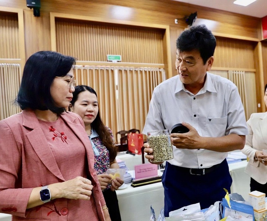 Phó Chủ tịch UBND tỉnh Nguyễn Thị Hoàng yêu cầu, Sở Nông nghiệp và Môi trưởng tỉnh cần phối hợp chặt chẽ những đơn vị liên quan, tổ chức hiệu quả “Tuần lễ Trái cây và sản phẩm OCOP” vào Quý II năm 2026