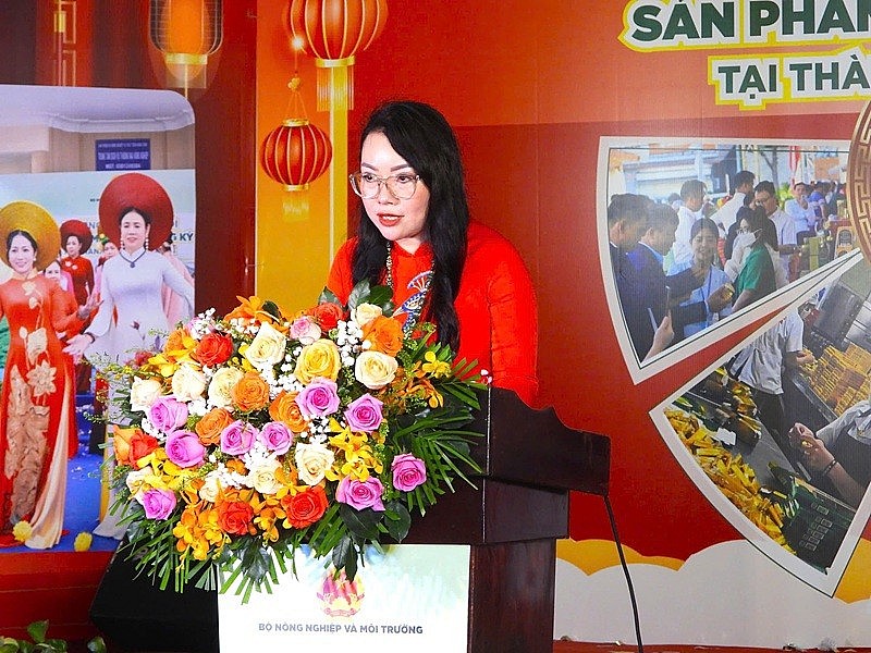 Bà Trần Thị Minh Hà, Chủ tịch Câu lạc bộ Doanh Nông Việt Nam kỳ vọng Hội chợ sẽ trở thành nhịp cầu hiệu quả giúp chủ thể OCOP lắng nghe “hơi thở” thị trường, chăm chút lại thiết kế, mẫu mã sao cho chạm đúng thị hiếu quà tặng Tết hiện đại