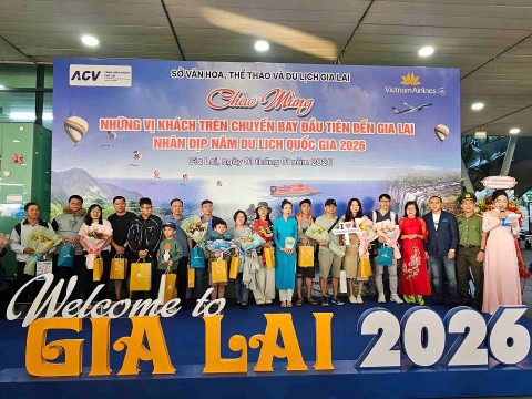 gia lai don doan khach du lich dau tien nam 2026 khoi dau cho nam du lich quoc gia hoi tu ban sac lan toa xanh
