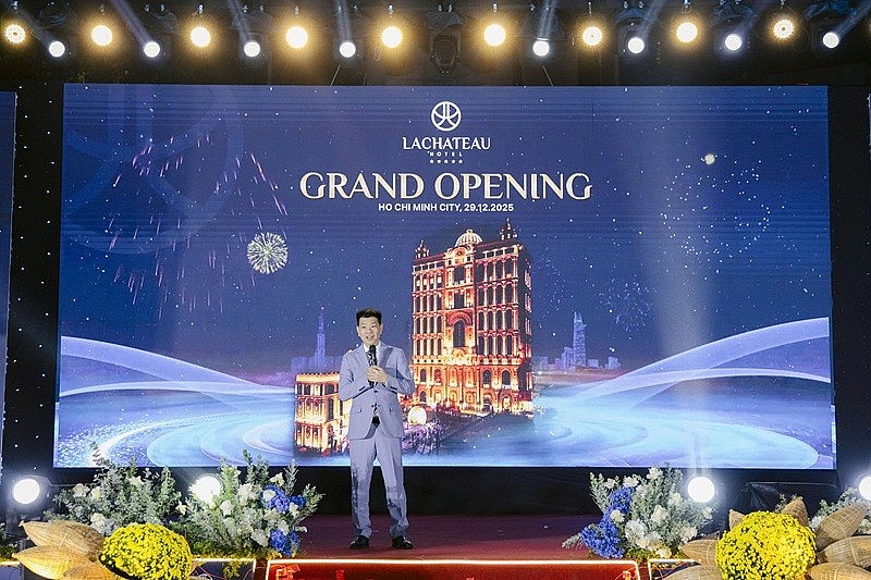 Ông Lê Hữu Nghĩa, Tổng Giám đốc Công Ty TNHH TM Xây dựng Lê Thành, Chủ tịch Hội Doanh nghiệp khu vực Tây Sài Gòn phát biểu tại sự kiện khai trương Ông Lê Hữu Nghĩa, Tổng Giám đốc Công Ty TNHH TM Xây dựng Lê Thành, Chủ tịch Hội Doanh nghiệp khu vực Tây Sài Gòn phát biểu tại sự kiện khai trương