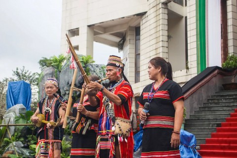 nghe nhan thoi hon am nhac gie trieng giua dai ngan