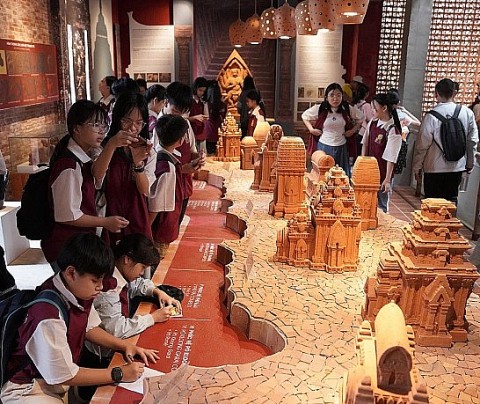 lang gom thanh ha phuong hoi an tay lang nghe ruc ro sac xu