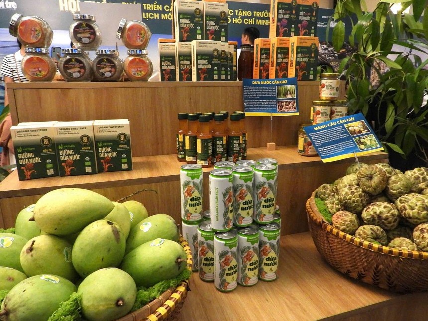 Sản phẩm trưng bày tại Hội thảo cho thấy tiềm năng phát triển du lịch gắn kết quảng bá sản phẩm vùng miền