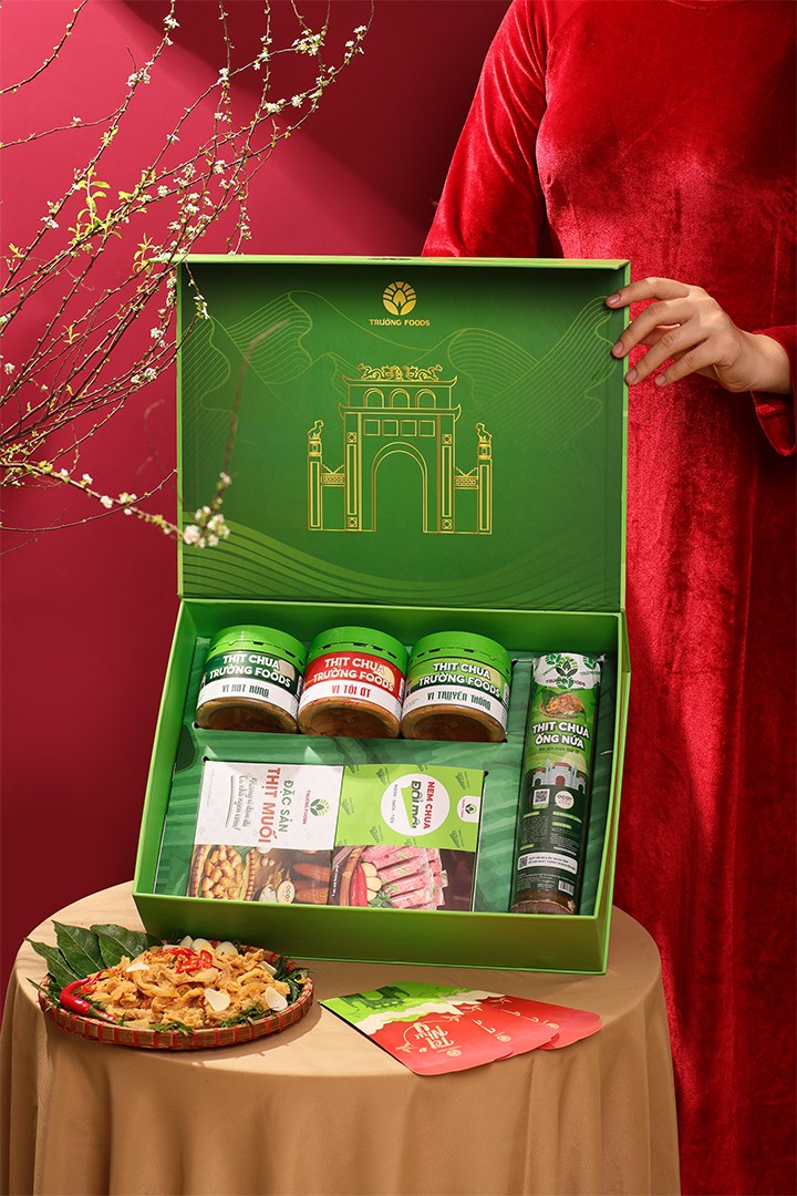 Nhiều đặc sản làng nghề và sản phẩm OCOP trên kệ hàng Tết Nhiều đặc sản làng nghề và sản phẩm OCOP trên kệ hàng Tết