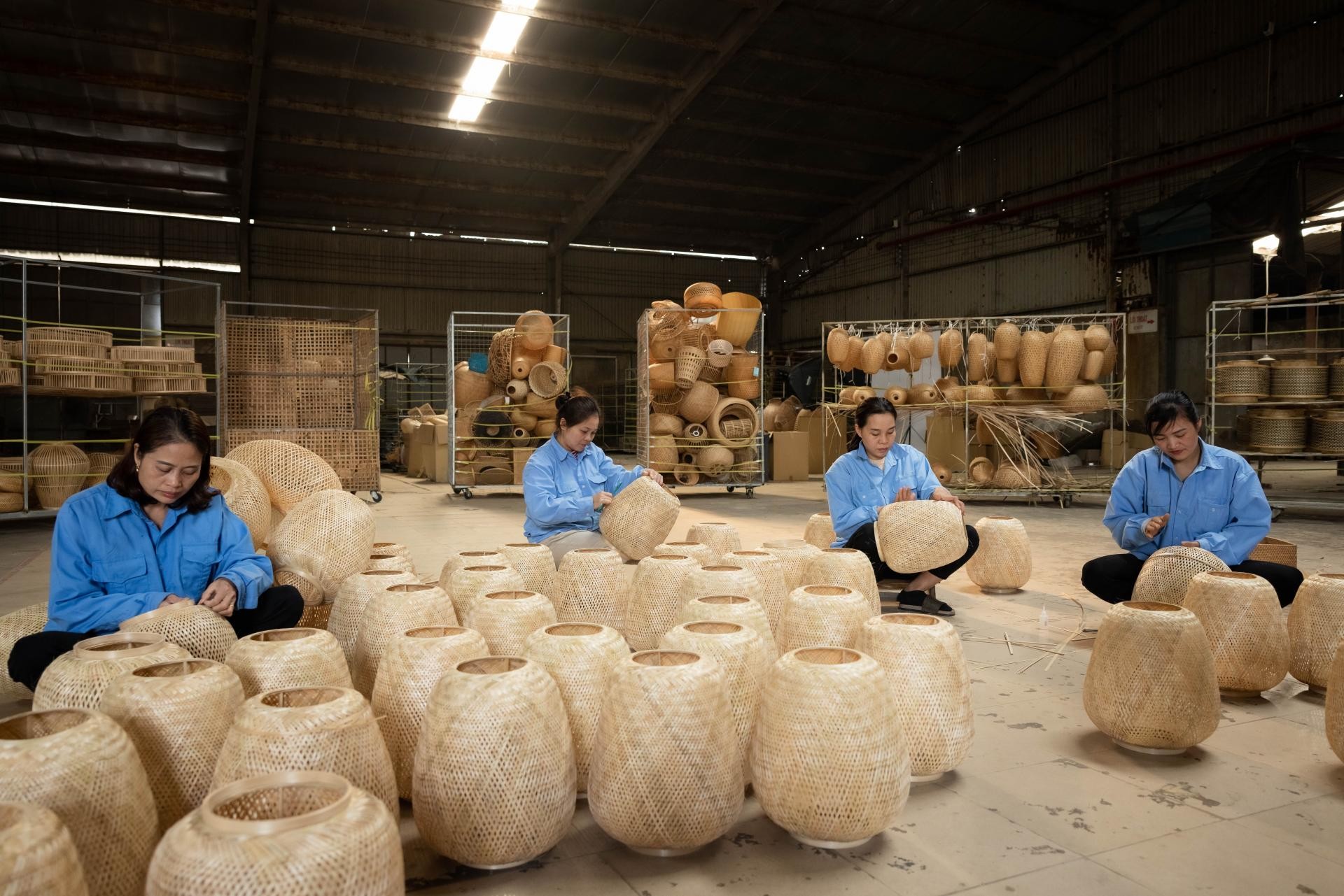 Từ nan tre làng quê đến bộ đèn OCOP 5 sao Từ nan tre làng quê đến bộ đèn OCOP 5 sao