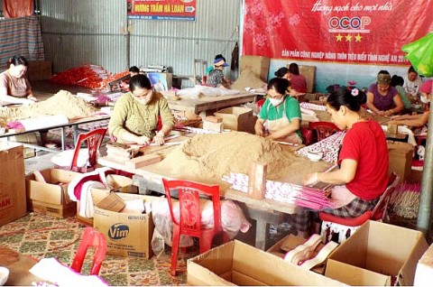 huong tram quy chau nghe truyen thong mang lai gia tri kinh te va giu gin ban sac van hoa