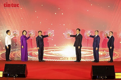 xa kieu phu ruc ro sac xuan voi hoi cho hoa xuan binh ngo 2026