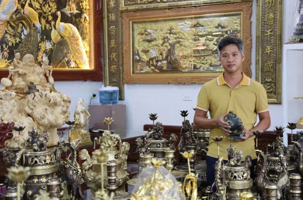 Người trẻ giữ hồn nghề đúc đồng Trà Đông