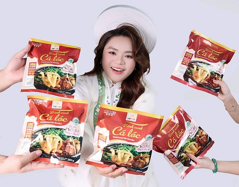 Lớn lên cùng mùi cá lóc đồng thơm ngọt tỏa ra từ căn bếp của ngoại, điều hai vợ chồng anh Hòa chị Thuỷ trăn trở nhất là làm sao để những người con Quy Nhơn sống ở nước ngoài vẫn có thể thưởng thức hương vị quê nhà