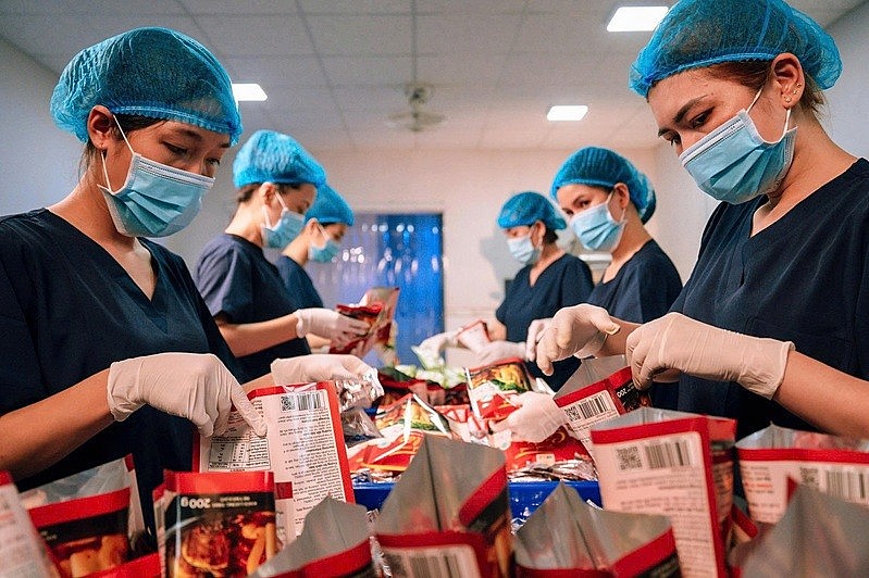 Với Vifood, mỗi gói sản phẩm đến tay khách hàng không khác gì một lời cam kết về chất lượng, độ tươi ngon không thua gì ăn tại quán