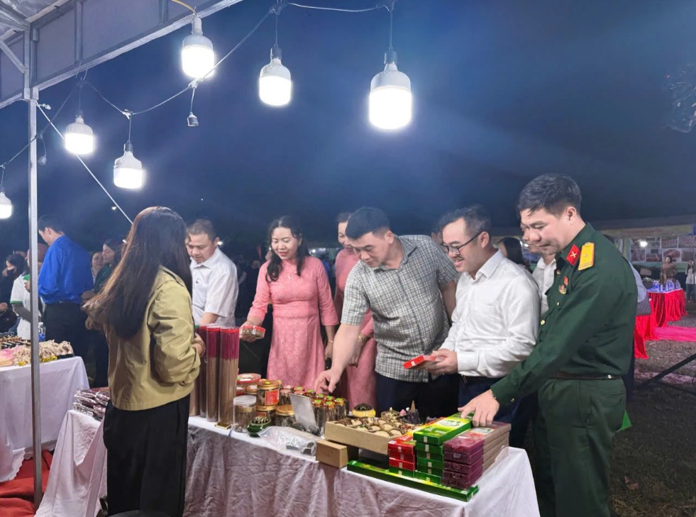 Phiên chợ OCOP Quảng Trị lan tỏa giá trị nông sản địa phương