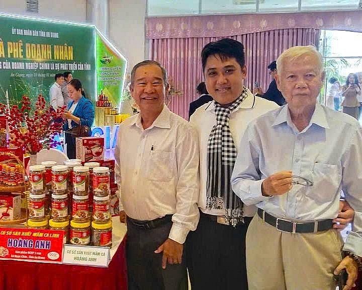 Hoàng Anh giới thiệu, quảng bá sản phẩm đến người tiêu dùng