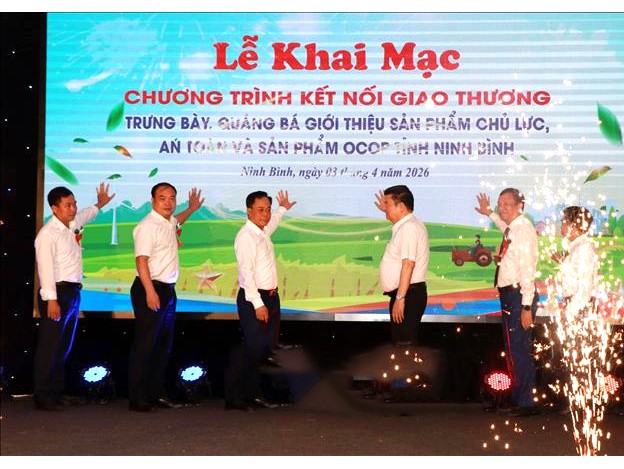 Khai mạc Chương trình kết nối giao thương “Trưng bày, quảng bá giới thiệu sản phẩm chủ lực, sản phẩm an toàn và sản phẩm OCOP trên địa bàn tỉnh Ninh Bình”. Ảnh Nguyễn Lành (TTXVN) Khai mạc Chương trình kết nối giao thương “Trưng bày, quảng bá giới thiệu sản phẩm chủ lực, sản phẩm an toàn và sản phẩm OCOP trên địa bàn tỉnh Ninh Bình”. Ảnh Nguyễn Lành (TTXVN)