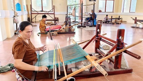 khanh hoa danh thuc lang nghe cham bang du lich