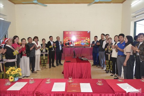 thon so dua dich vu cong den gan nguoi dan vung cao bat xat