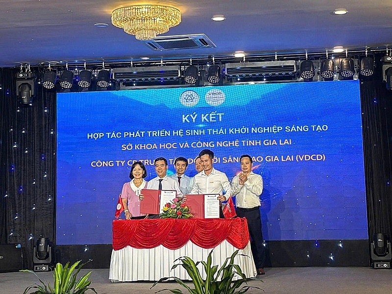 Sở KH&CN tỉnh Gia Lai ký kết các thỏa thuận hợp tác phát triển hệ sinh thái khởi nghiệp sáng tạo cùng Công ty Cổ phần Trung tâm Đổi mới sáng tạo Gia Lai 