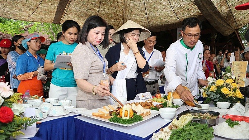 Những năm gần đây, ngành điều địa phương đã chủ động nâng cao chất lượng, đa dạng hoá, chế biến sâu thể hiện rõ nét qua những sản phẩm mới xuất hiện giới thiệu tại lễ hội