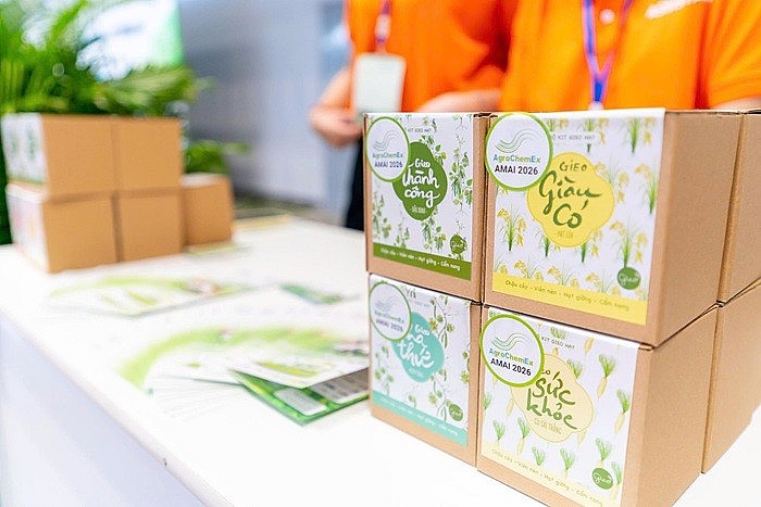 Trao đổi cùng PV bên lề triển lãm, doanh nghiệp Việt mong muốn đẩy mạnh kết nối giao thương, tiếp cập thêm nhiều dòng vật tư nông nghiệp tiên tiến, thân thiện môi trường từ đối tác Trao đổi cùng PV bên lề triển lãm, doanh nghiệp Việt mong muốn đẩy mạnh kết nối giao thương, tiếp cập thêm nhiều dòng vật tư nông nghiệp tiên tiến, thân thiện môi trường từ đối tác