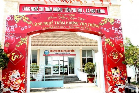 lang nghe tram huong phu hoi 1 hon 100 nam tuoi o khanh hoa