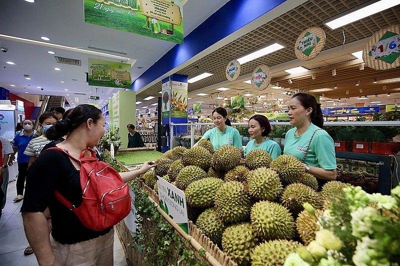 Khách hàng tham quan, mua sắm tại hệ thống siêu thị Saigon Co.op Khách hàng tham quan, mua sắm tại hệ thống siêu thị Saigon Co.op
