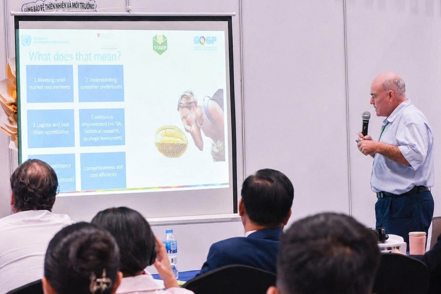 Ông Peter Johnson, chuyên gia về chuỗi giá trị nông nghiệp thuộc UNIDO nhấn mạnh, hệ thống xuất khẩu vận hành tương tự sợi xích, bất kỳ khâu nào bị đứt gãy, cả chuỗi nông sản sẽ lập tức sụp đổ Ông Peter Johnson, chuyên gia về chuỗi giá trị nông nghiệp thuộc UNIDO nhấn mạnh, hệ thống xuất khẩu vận hành tương tự sợi xích, bất kỳ khâu nào bị đứt gãy, cả chuỗi nông sản sẽ lập tức sụp đổ