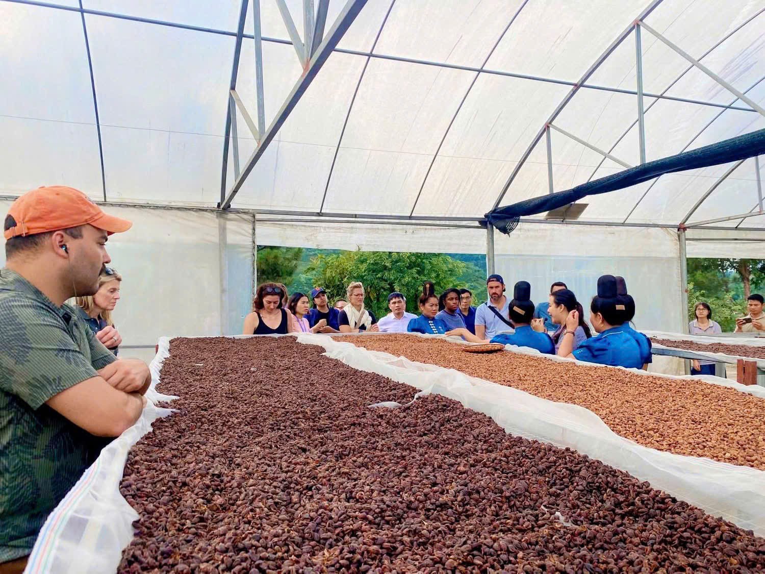 Ara - Tay Coffee - mang công nghệ đến bản cao Ara - Tay Coffee - mang công nghệ đến bản cao