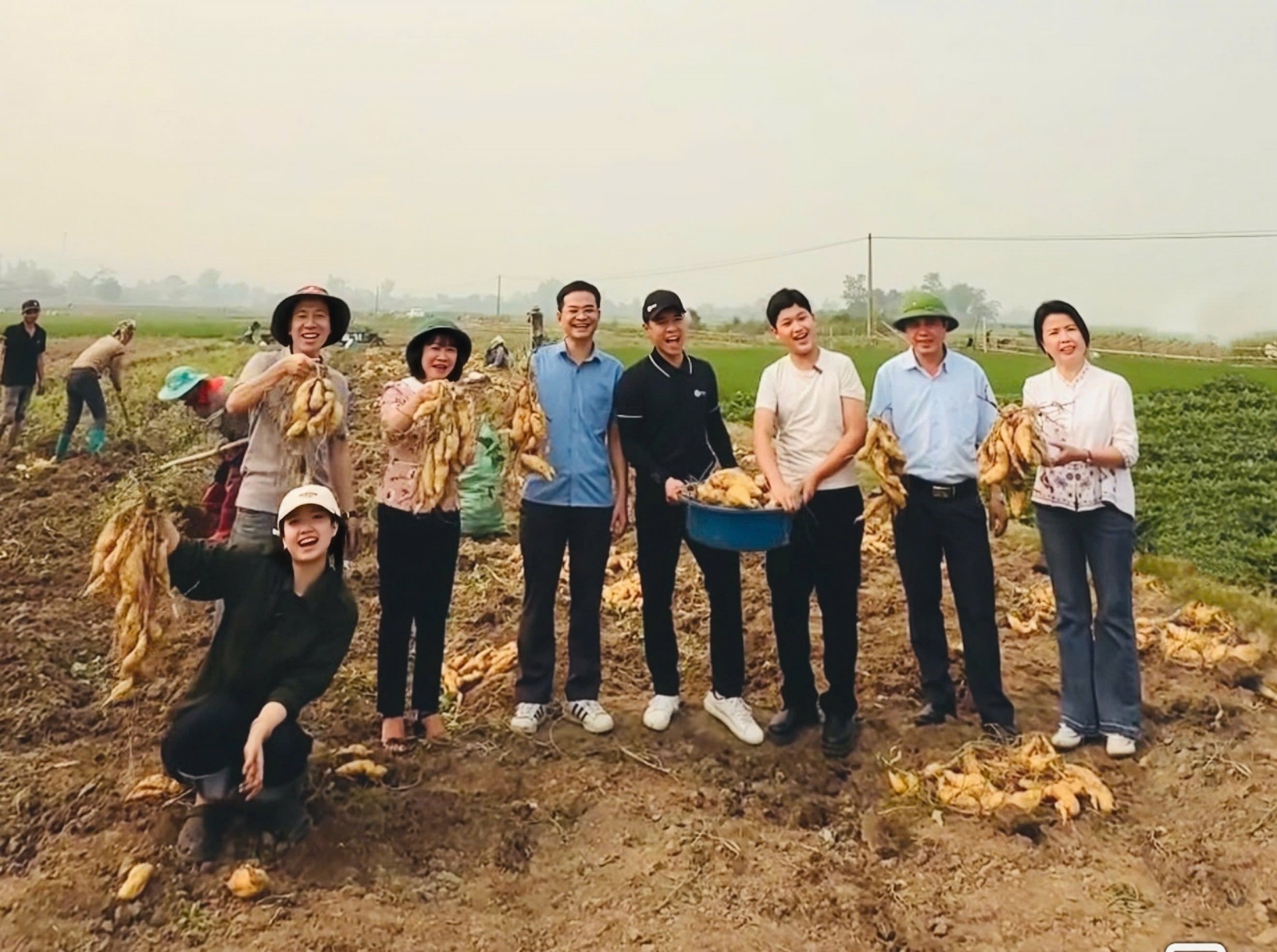 Cánh đồng ‘lên sóng’: Điện Biên đưa nông sản bản địa lên ‘chợ số’ Cánh đồng ‘lên sóng’: Điện Biên đưa nông sản bản địa lên ‘chợ số’
